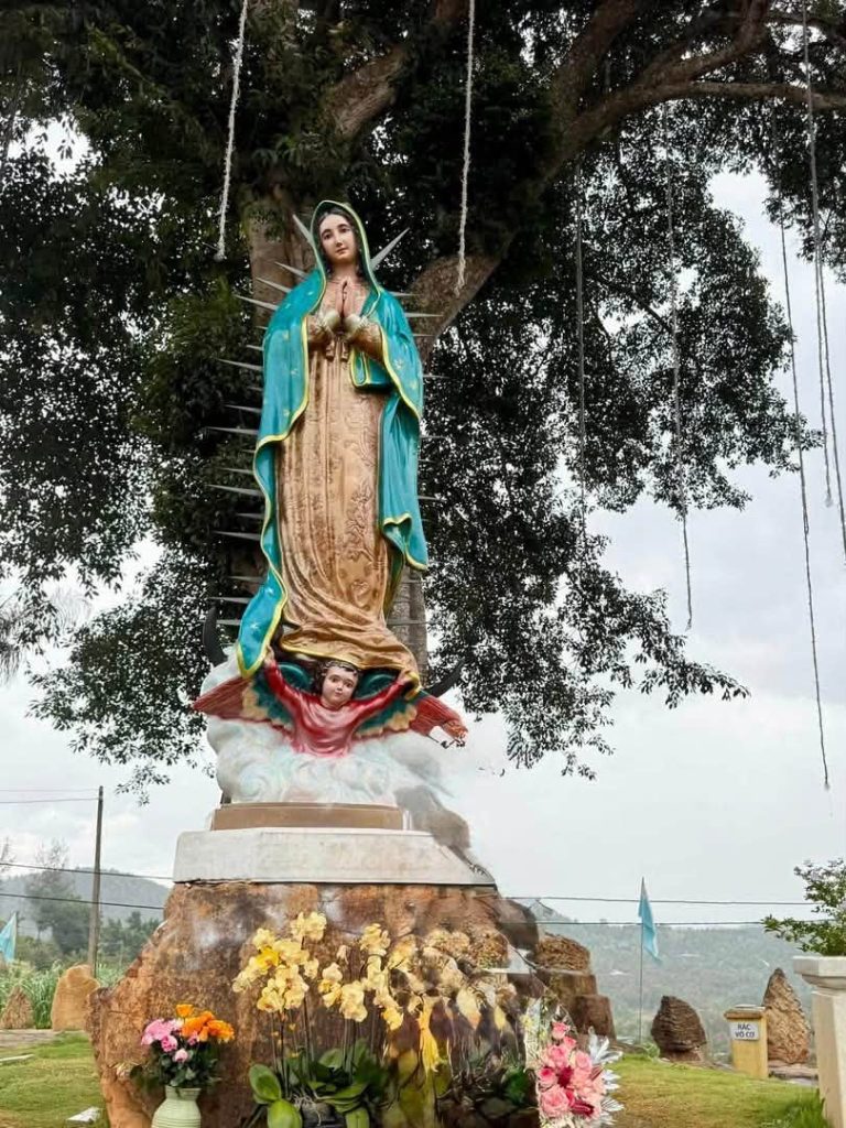 Tượng đài Đức Mẹ Guadalupe – La Dày