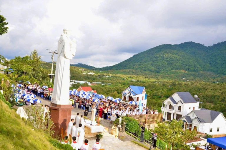 Tượng đài Đức Mẹ Guadalupe – La Dày