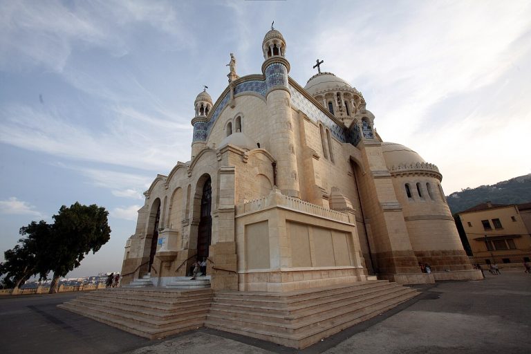Vương cung thánh đường Đức Mẹ Châu Phi tại Algiers, Algeria