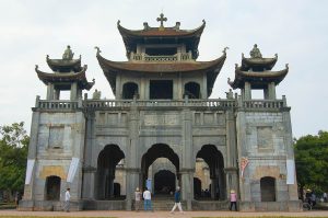 Mặt tiền Nhà thờ Chính tòa Đức Mẹ Mân Côi Phát Diệm