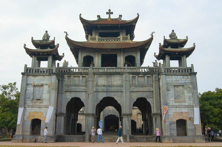 Mặt tiền Nhà thờ Chính tòa Đức Mẹ Mân Côi Phát Diệm